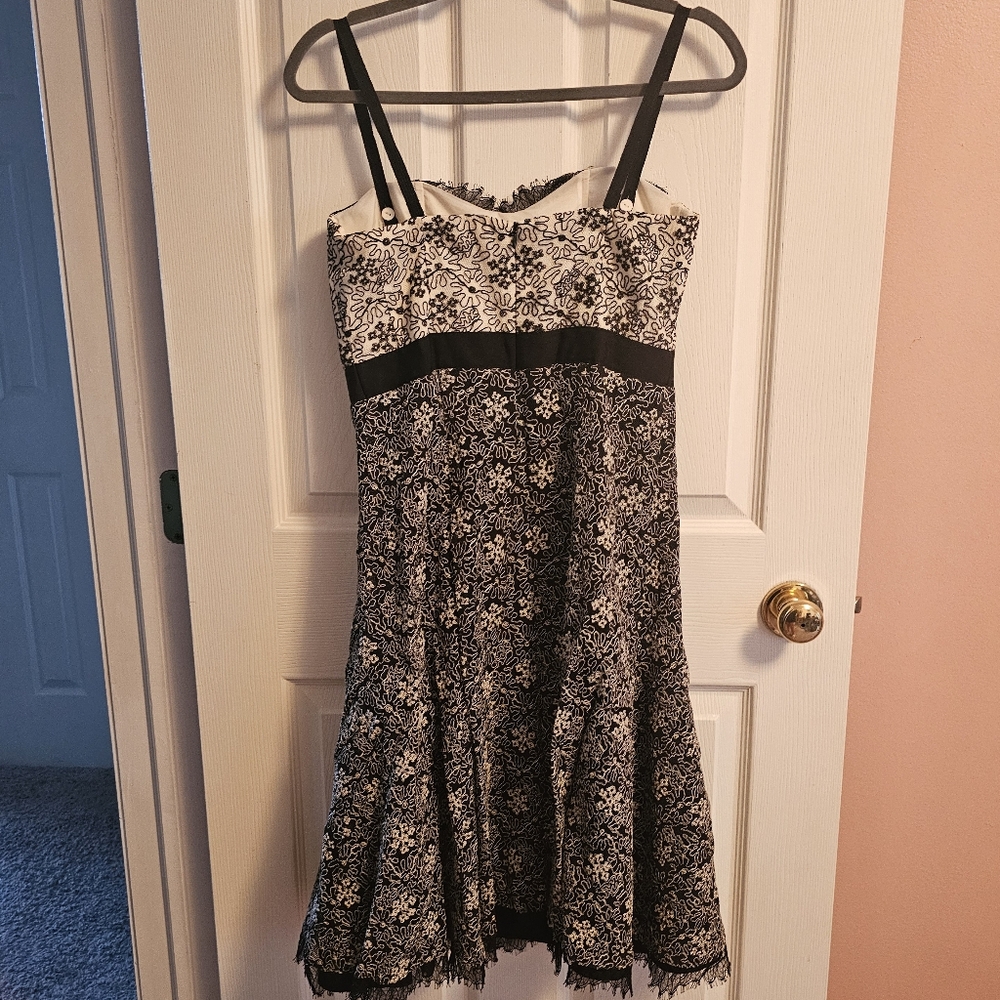 Vintage Nanette Lepore Black and White Floral Lace dress, removable strap - Picture 6 of 7